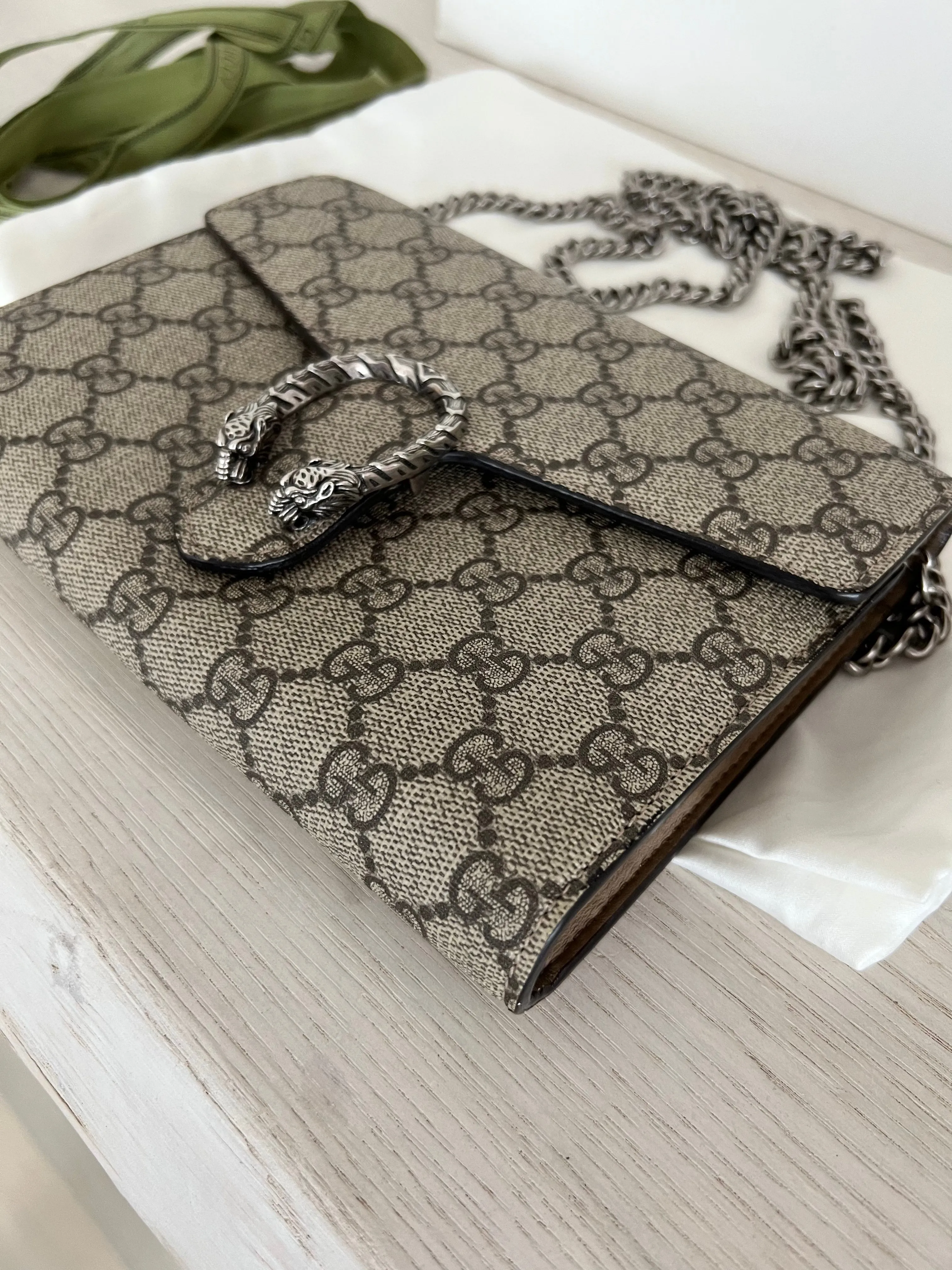 GUCCI Supreme GG Wallet On Chain Bag