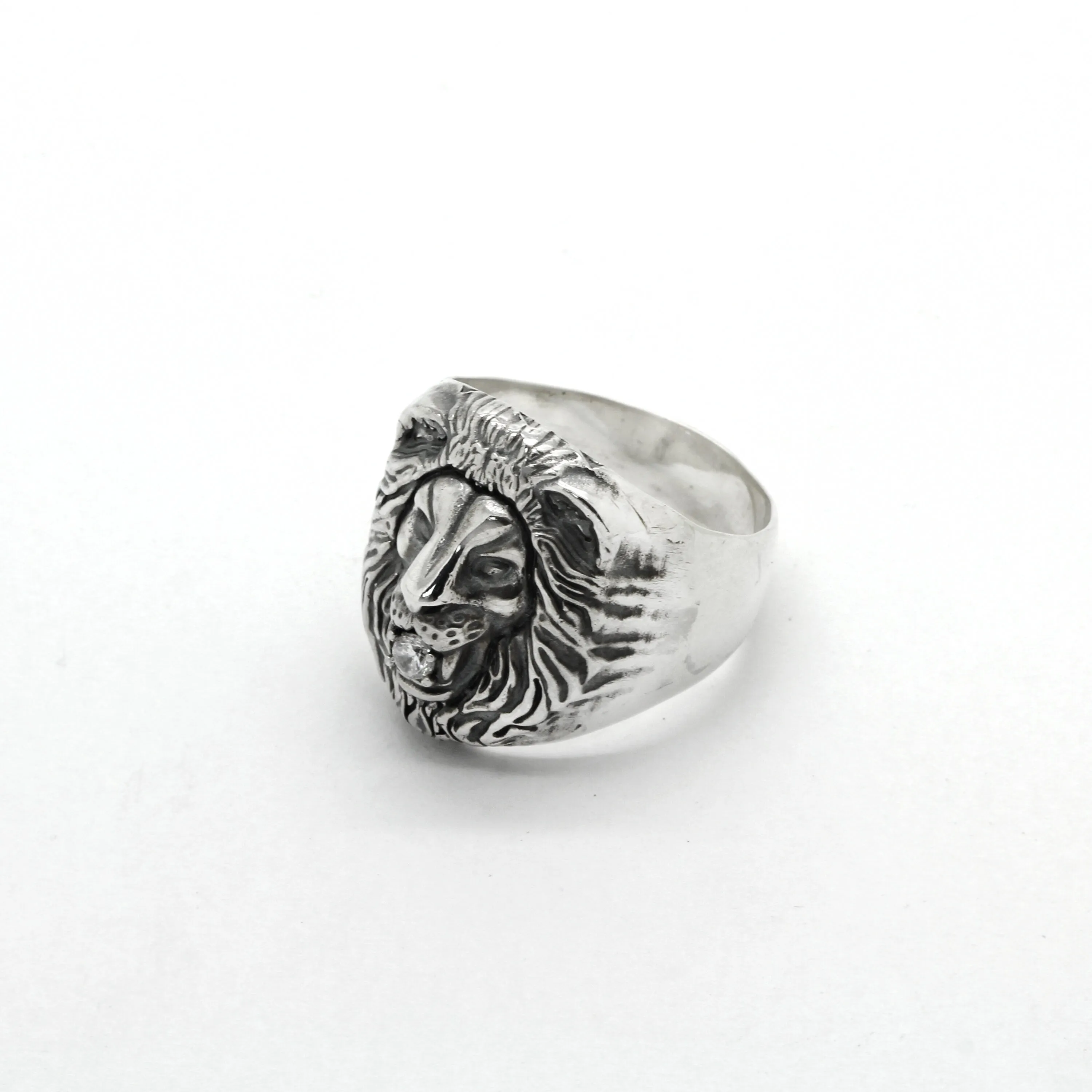 Lion with Gem in Mouth Men Ring Silver 925