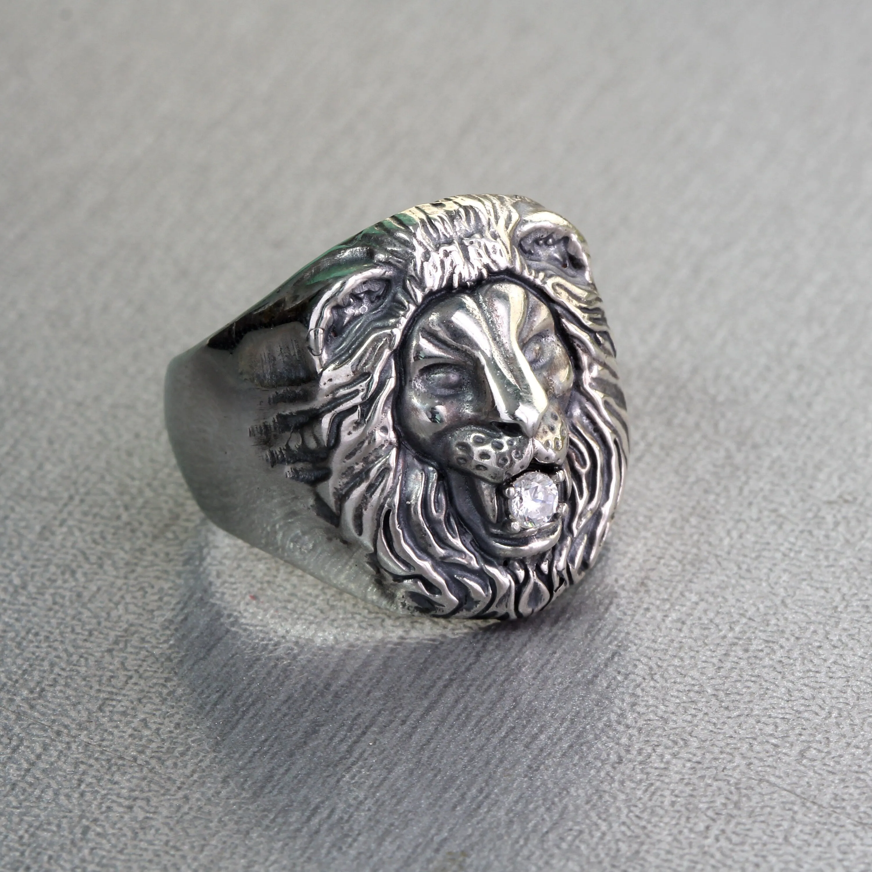 Lion with Gem in Mouth Men Ring Silver 925