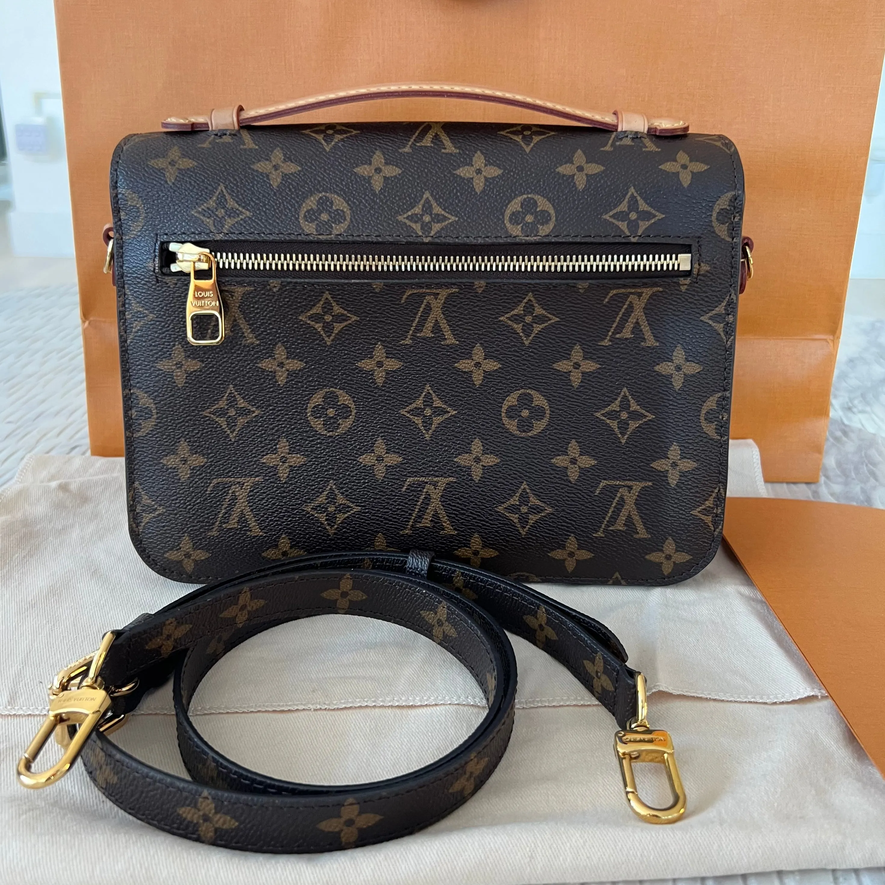 Louis Vuitton Pochette Metis Bag