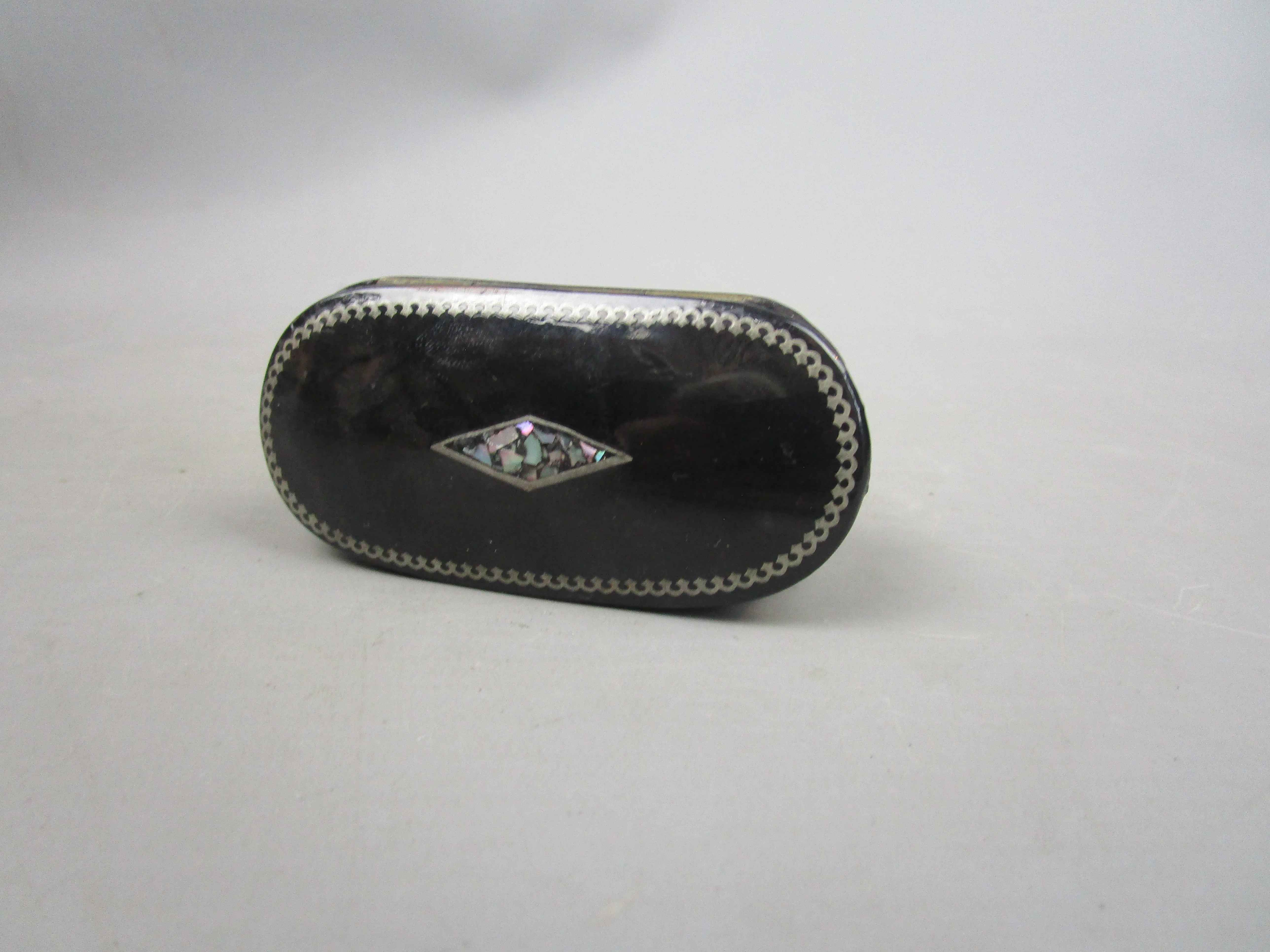 Paper Mache & Mother Of Pearl Inlay Snuff Box Antique Victorian c1870