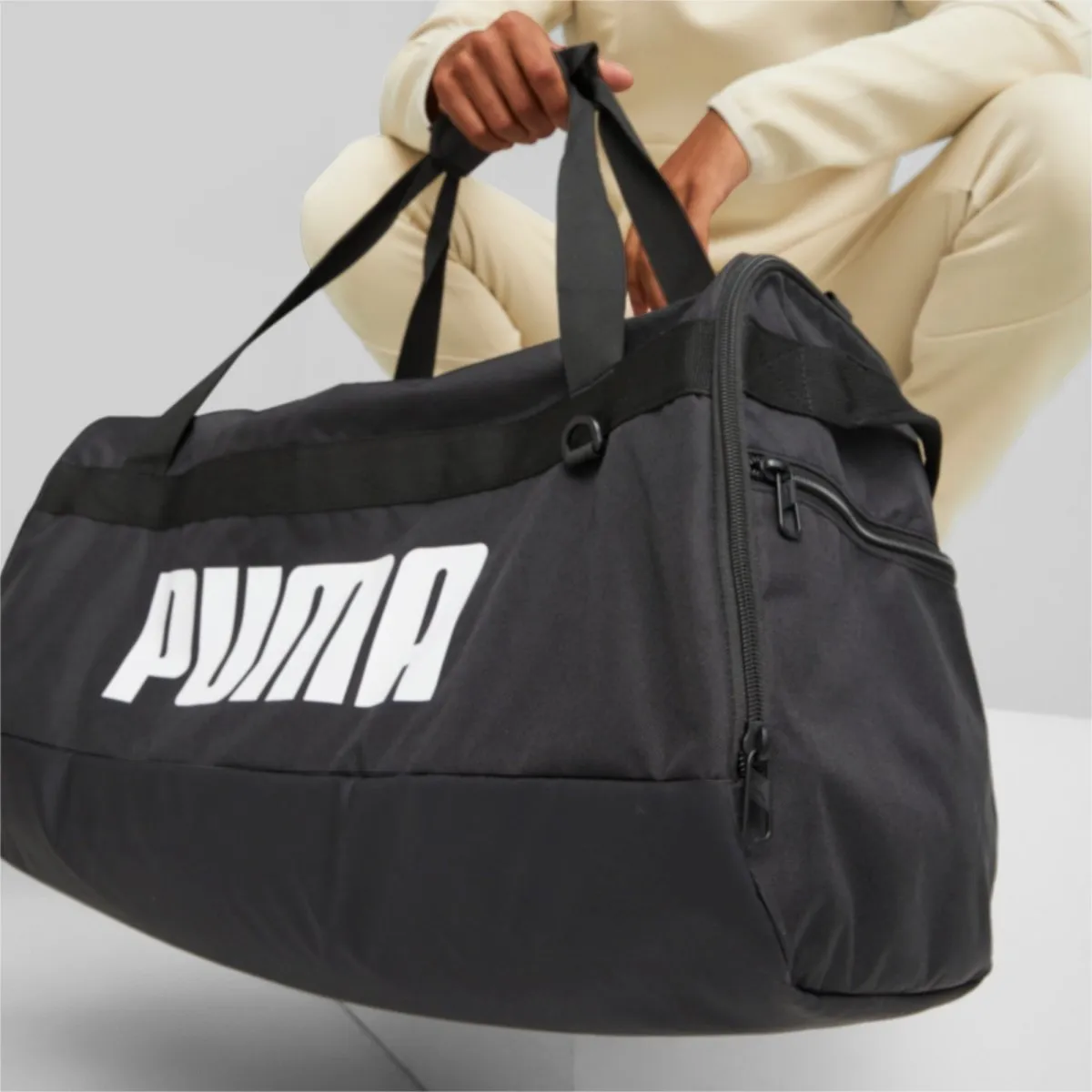 PUMA CHALLENGER BLACK DUFFEL BAG (MEDIUM)