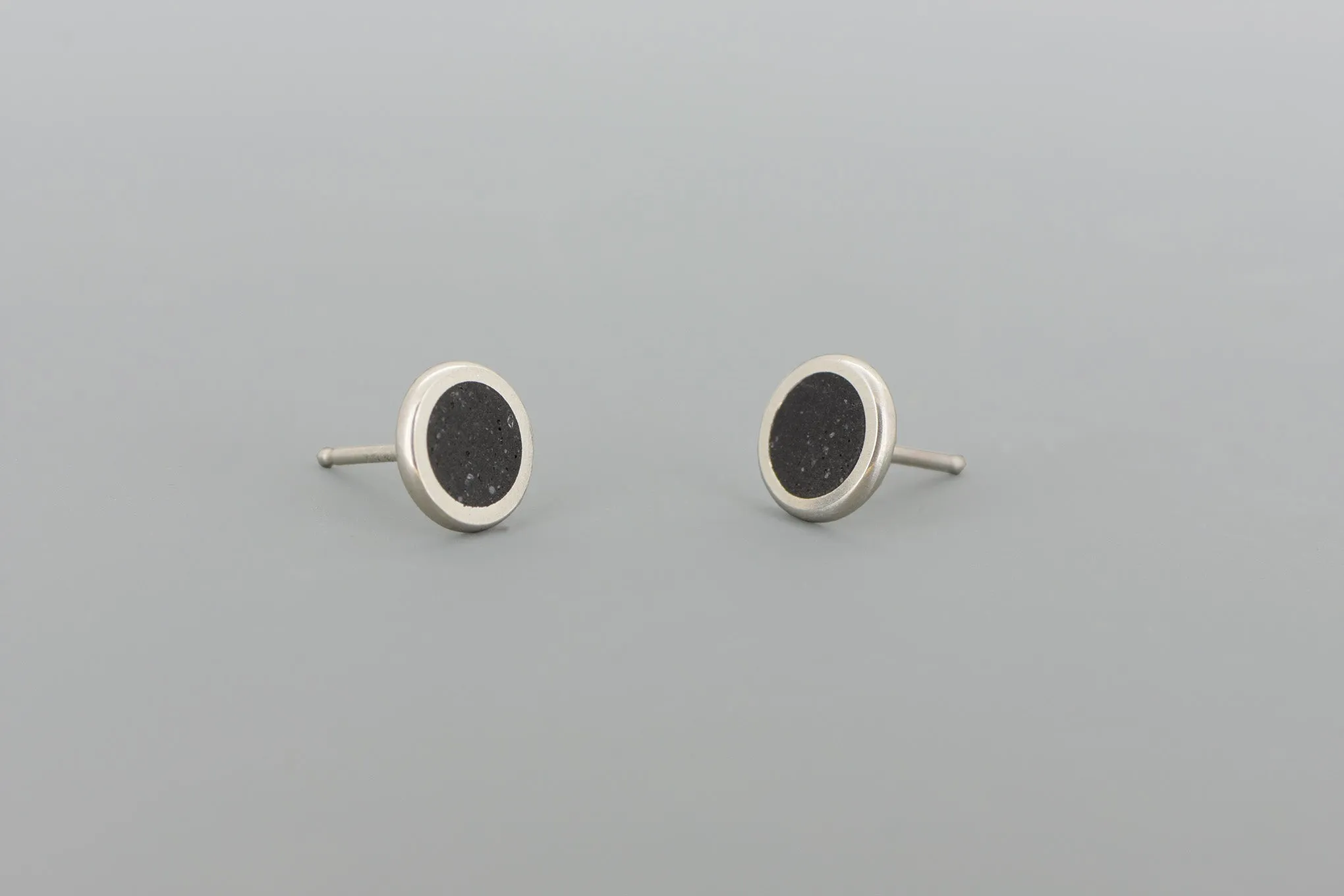 Small Stud Earrings SILVER   CONCRETE Black